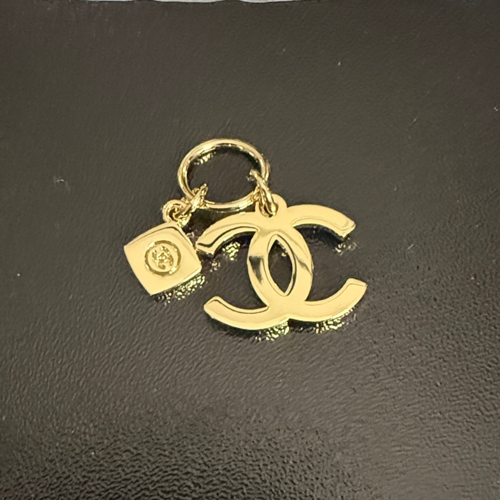 Gold Interlocking CC Charm (authentic beaute)